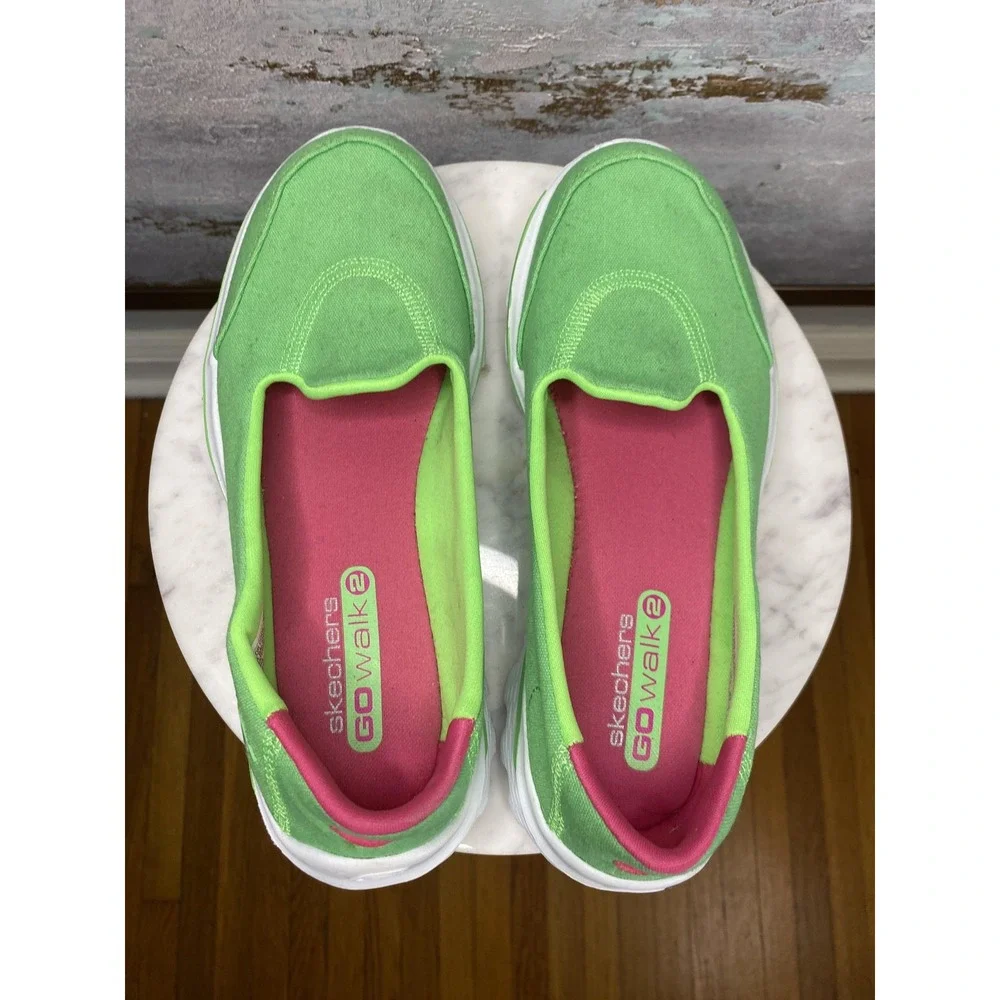 Skechers GOwalk 2 Shoes Womens Size 5.5 Green Slip On Walking Sneakers SN 13976